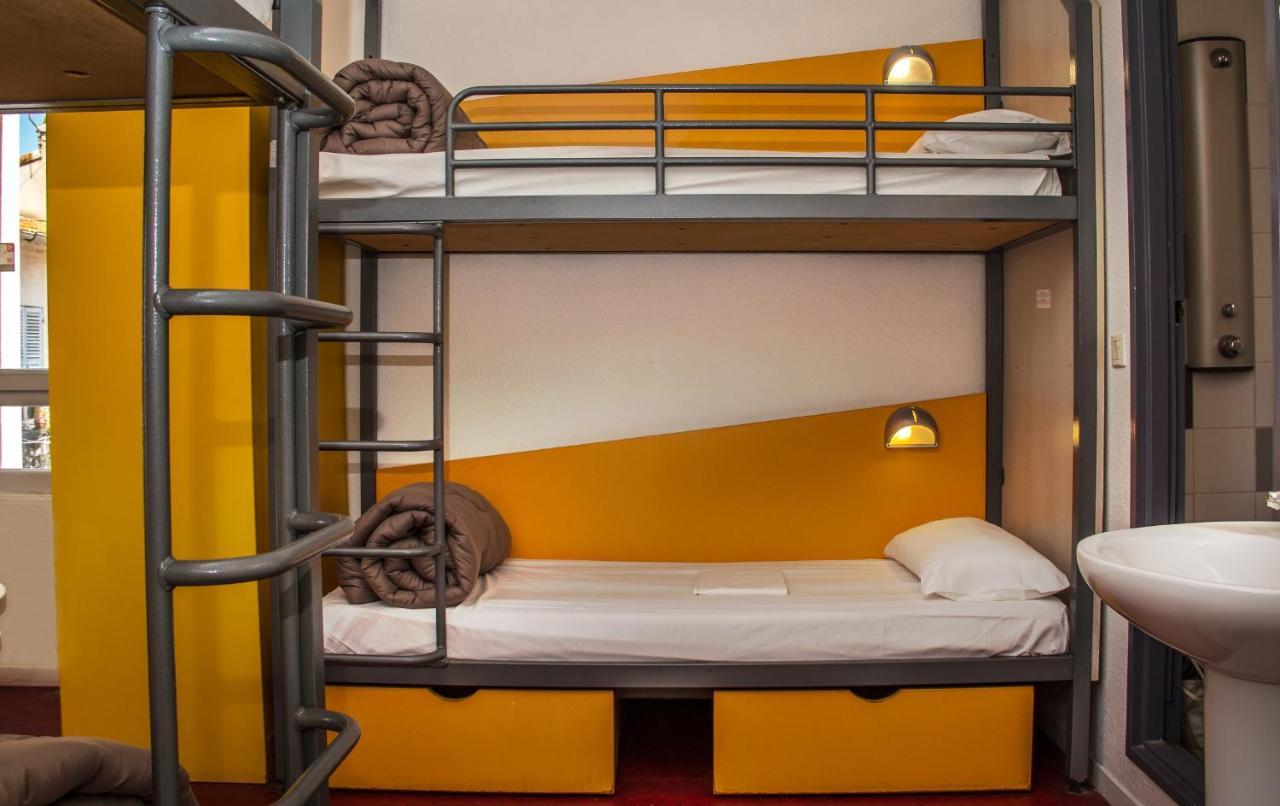 Room 2 bunk beds Ensuite Shower – Shared Toilets