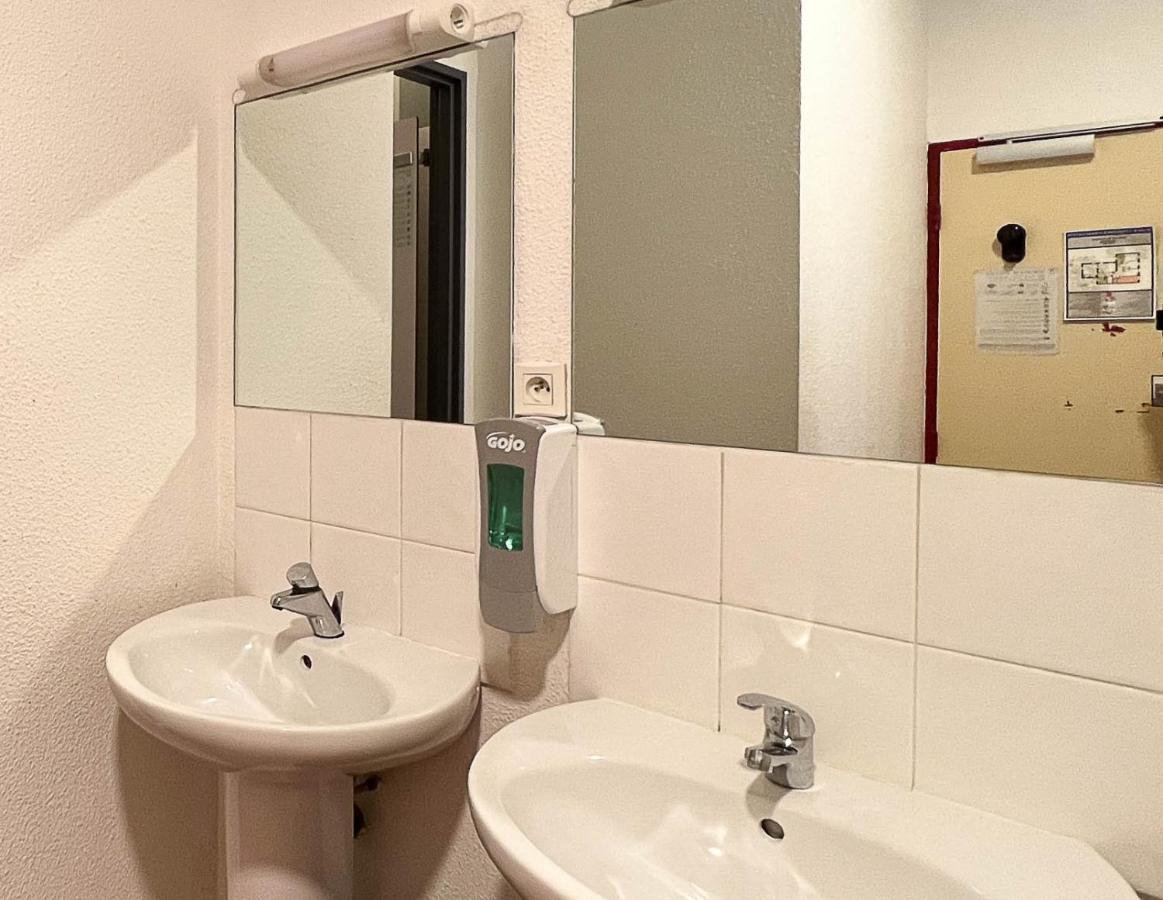 Bed 6-Bed Female Dormitory Ensuite Bathroom,1652807378:JPEG
