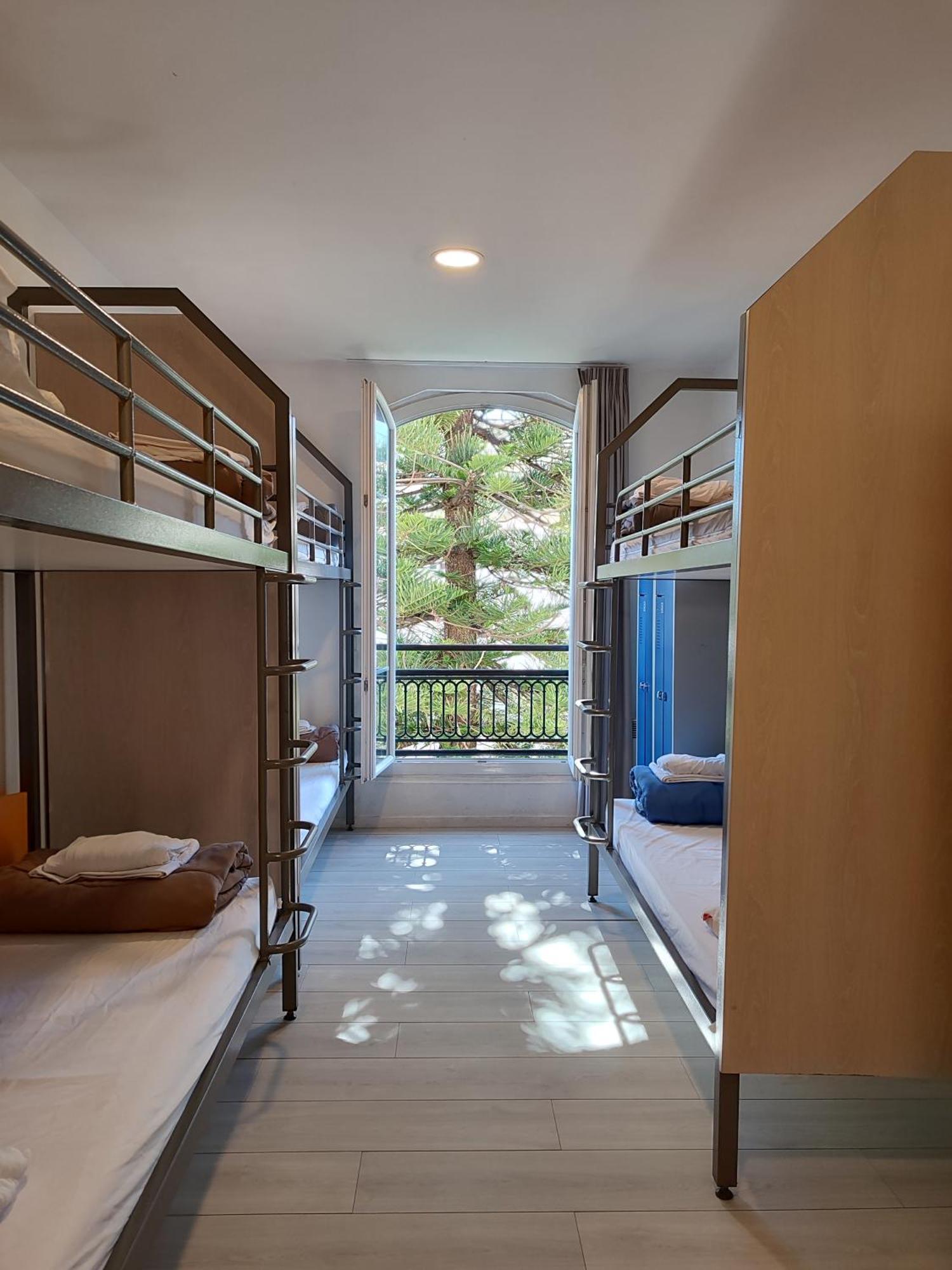 Bed 6-Bed Female Dormitory Ensuite Bathroom