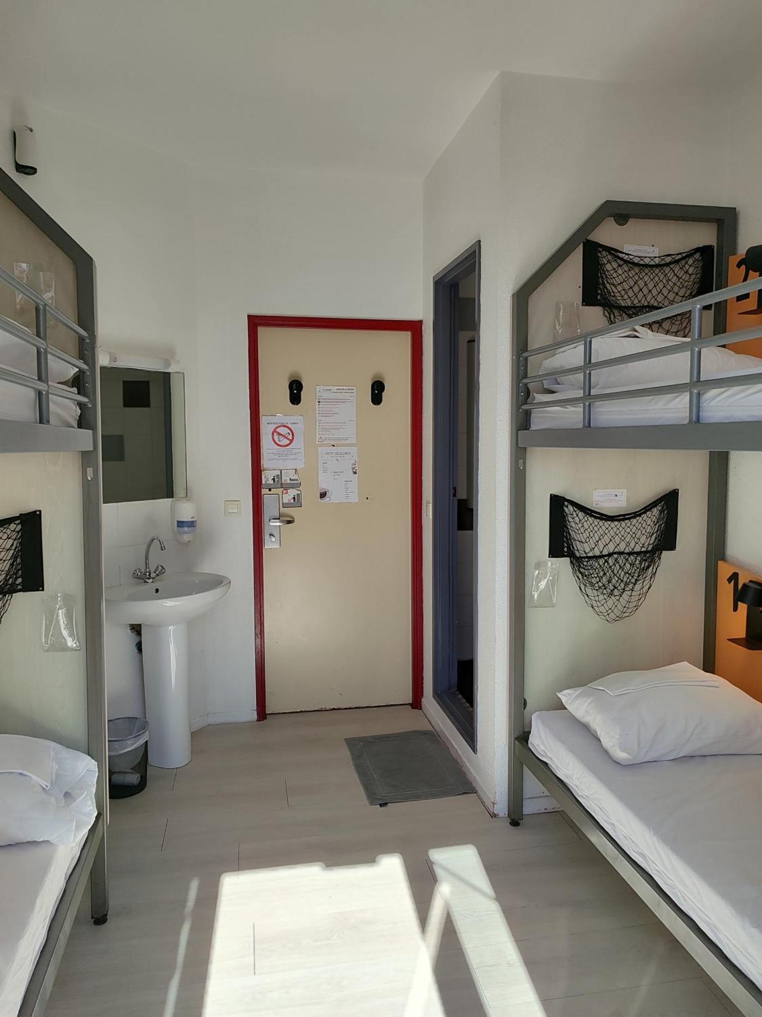 Quadruple Room Shower