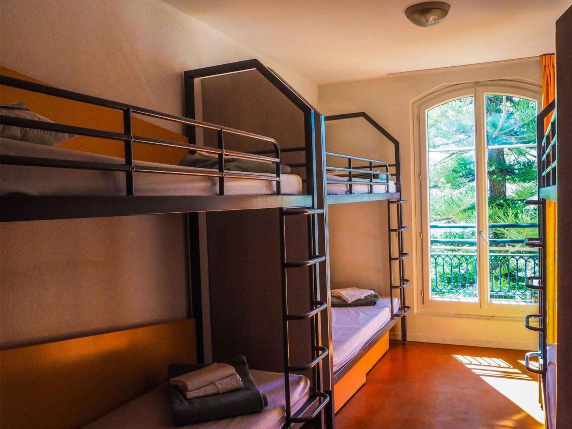 Bed 6-Bed Female Dormitory Ensuite Bathroom